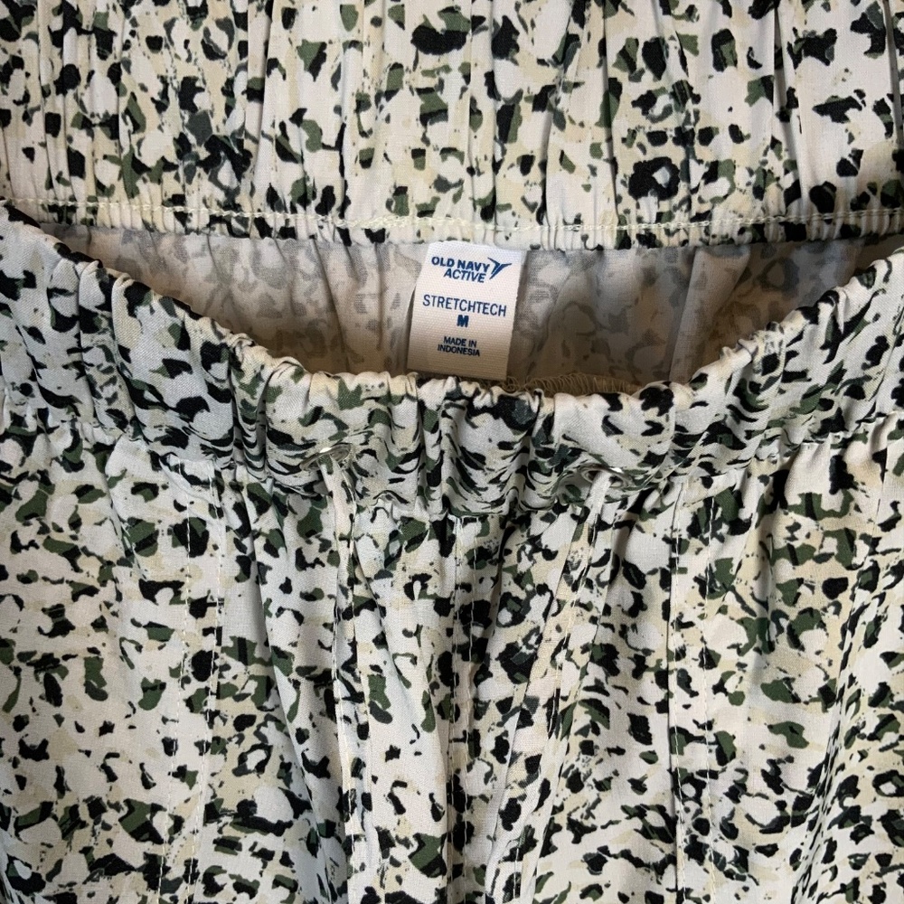 Old Navy High-Waisted StretchTech Utility Crop Pants - EUC - Picture 16 of 16